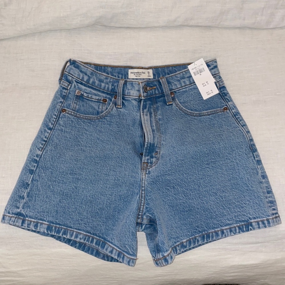 Abercrombie & Fitch The Dad Short: High Rise Size: 6